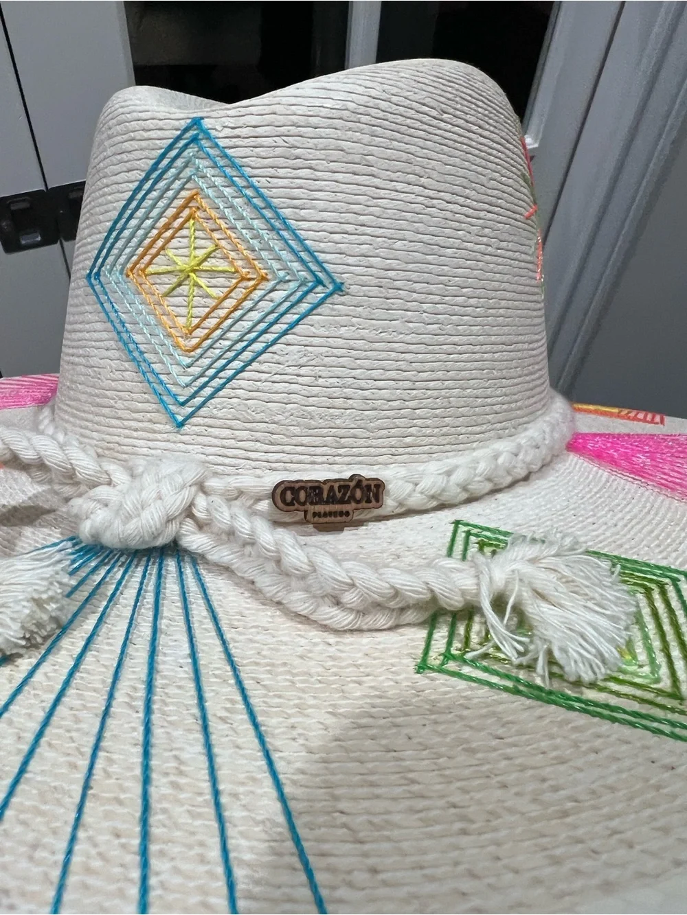 **NEW** Luanna Flora Corazon Playero Hat w: official bag